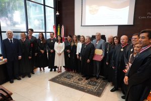 Conselheiros do TCMPA são condecorados com Medalha Serzedello Corrêa, do TCE-PA